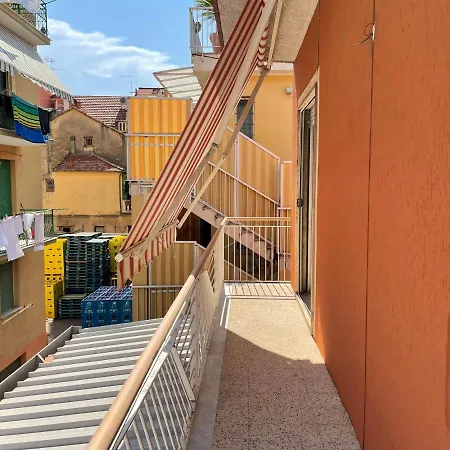 Airaldi8 - Trilocale Nel Budello Ampio E Soleggiato 50 M Dal Mare * Alassio