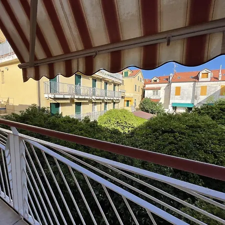 Airaldi8 - Trilocale Nel Budello Ampio E Soleggiato 50 M Dal Mare Daire *