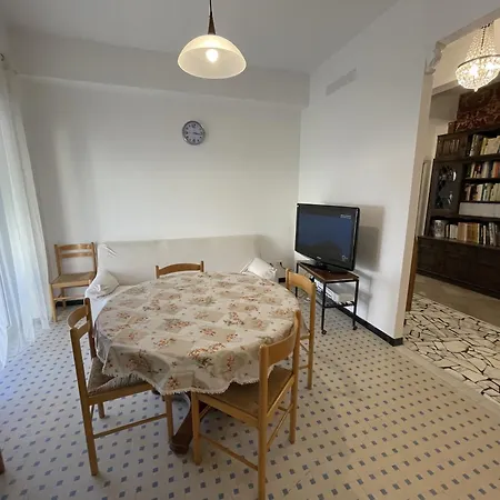 Airaldi8 - Trilocale Nel Budello Ampio E Soleggiato 50 M Dal Mare