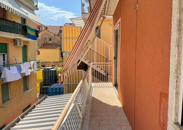 Airaldi8 - Trilocale Nel Budello Ampio E Soleggiato 50 M Dal Mare * Alassio