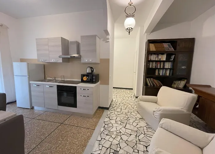 Airaldi8 - Trilocale Nel Budello Ampio E Soleggiato 50 M Dal Mare *