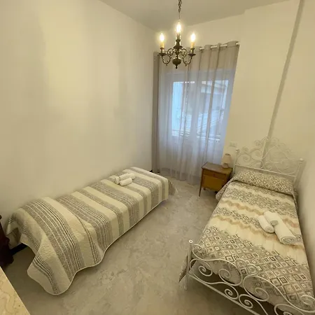 Apartment Airaldi8 - Trilocale Nel Budello Ampio E Soleggiato 50 M Dal Mare