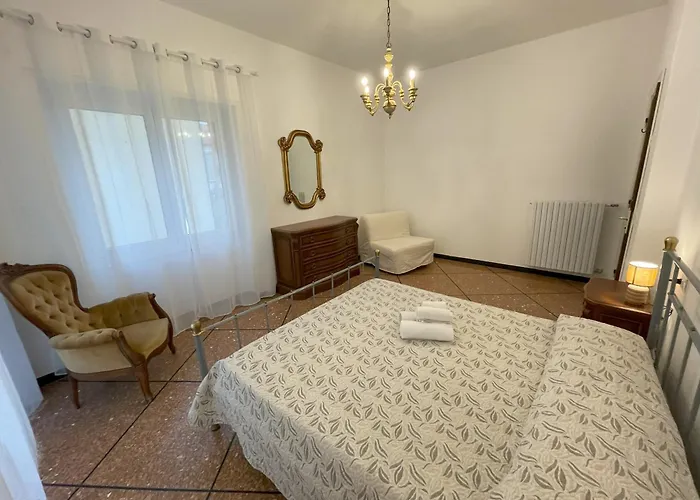 Airaldi8 - Trilocale Nel Budello Ampio E Soleggiato 50 M Dal Mare Alassio