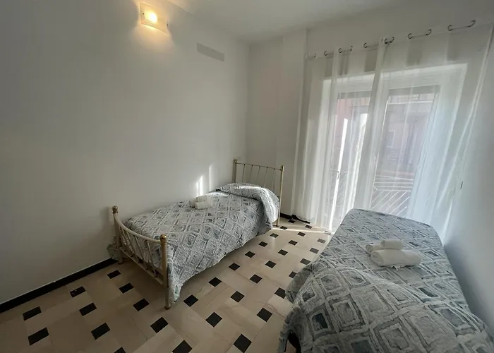 Airaldi8 - Trilocale Nel Budello Ampio E Soleggiato 50 M Dal Mare Appartement